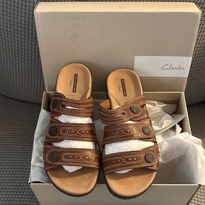 Clarks Lisa Lakia Tan Leather Slide Sandals